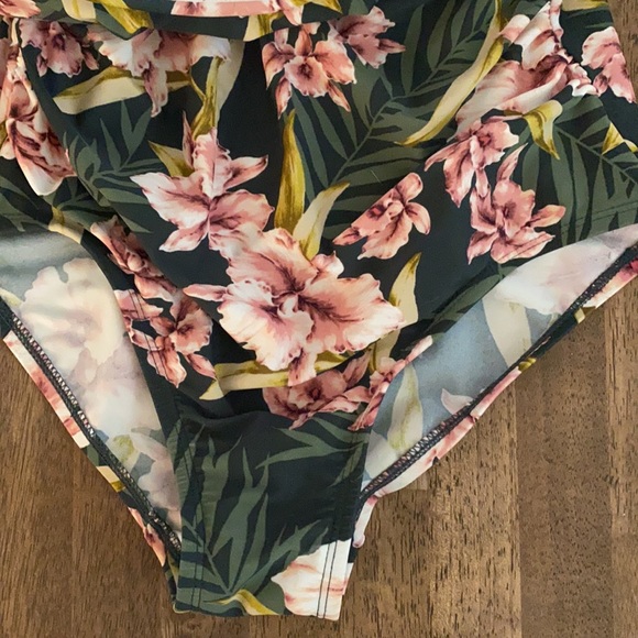 Kona Sol one piece bathing suit. Gorgeous! - Picture 6 of 11